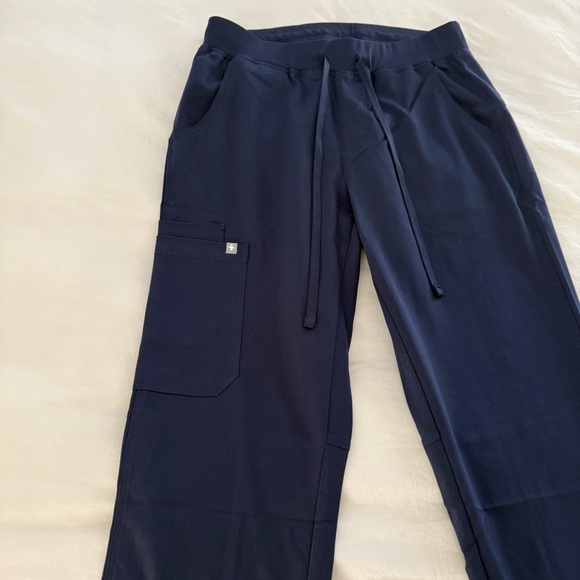 Figs Navy Blue Scrub Set - Picture 14 of 14